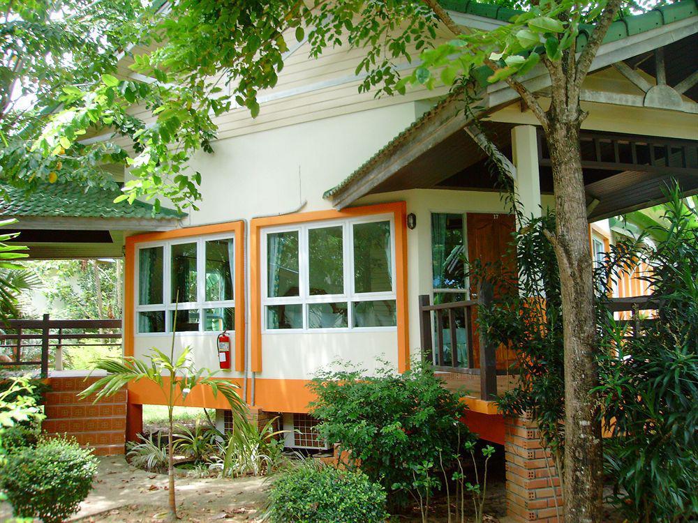 Lanta Palm Beach Resort , Beach Bungalow - Koh Lanta Exterior photo