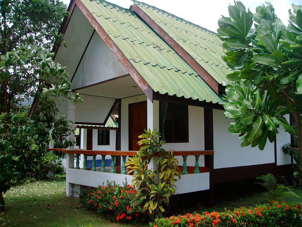 Lanta Palm Beach Resort , Beach Bungalow - Koh Lanta Exterior photo