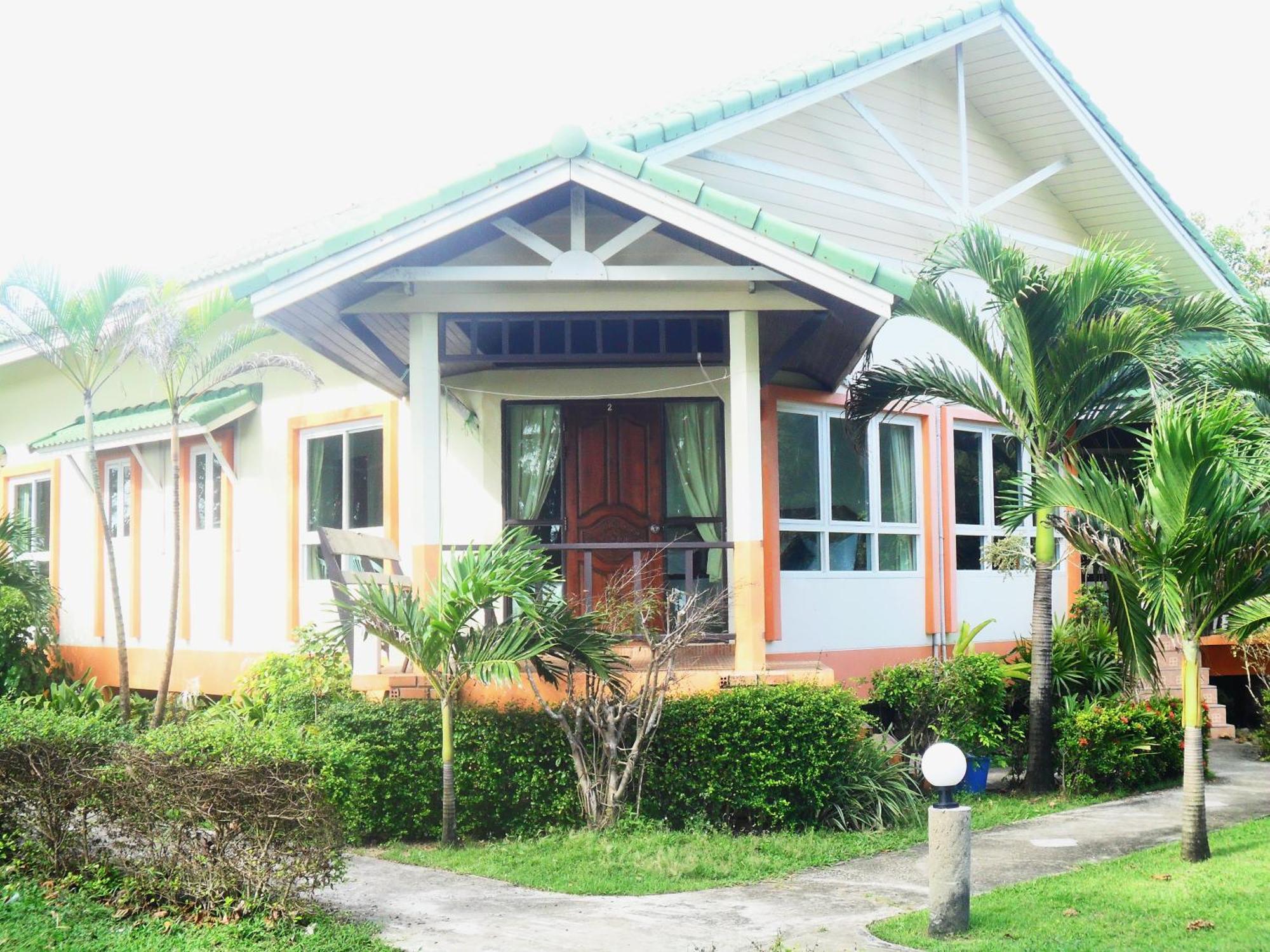 Lanta Palm Beach Resort , Beach Bungalow - Koh Lanta Room photo