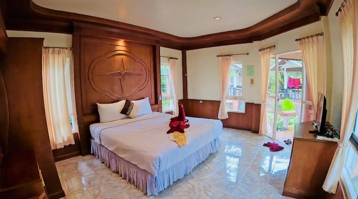 Lanta Palm Beach Resort , Beach Bungalow - Koh Lanta Exterior photo