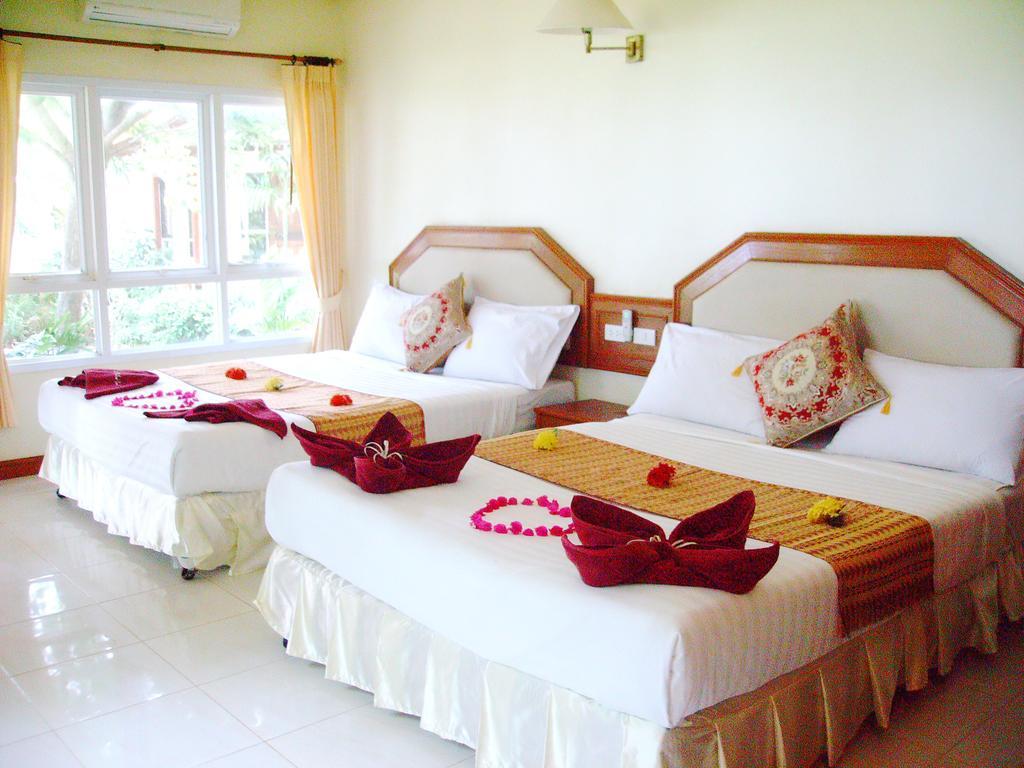 Lanta Palm Beach Resort , Beach Bungalow - Koh Lanta Exterior photo