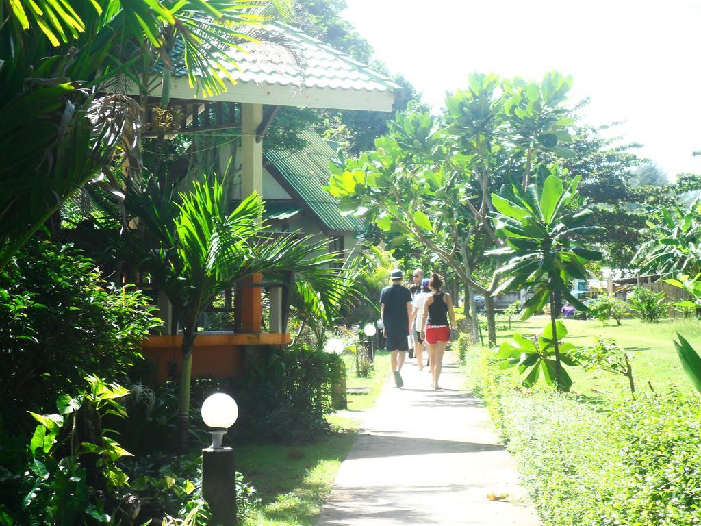 Lanta Palm Beach Resort , Beach Bungalow - Koh Lanta Exterior photo