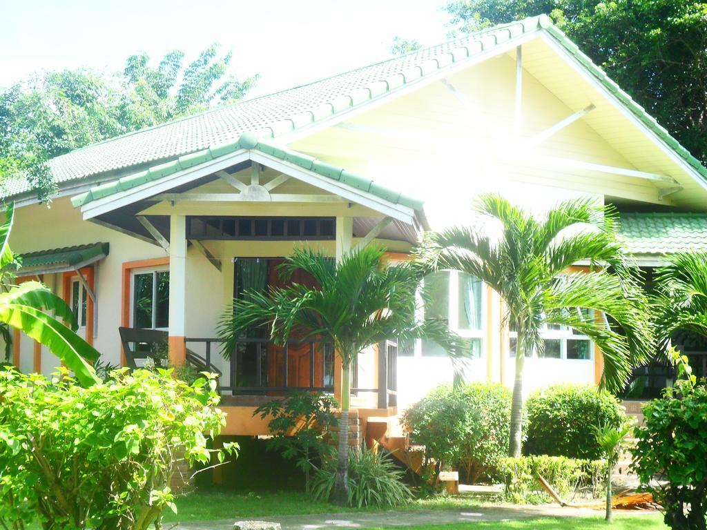 Lanta Palm Beach Resort , Beach Bungalow - Koh Lanta Exterior photo