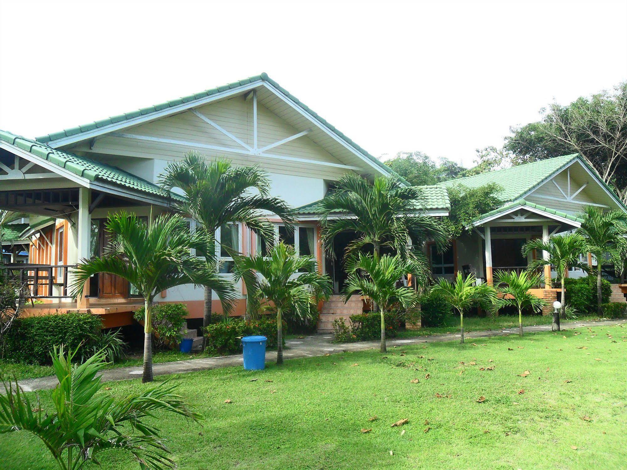 Lanta Palm Beach Resort , Beach Bungalow - Koh Lanta Exterior photo