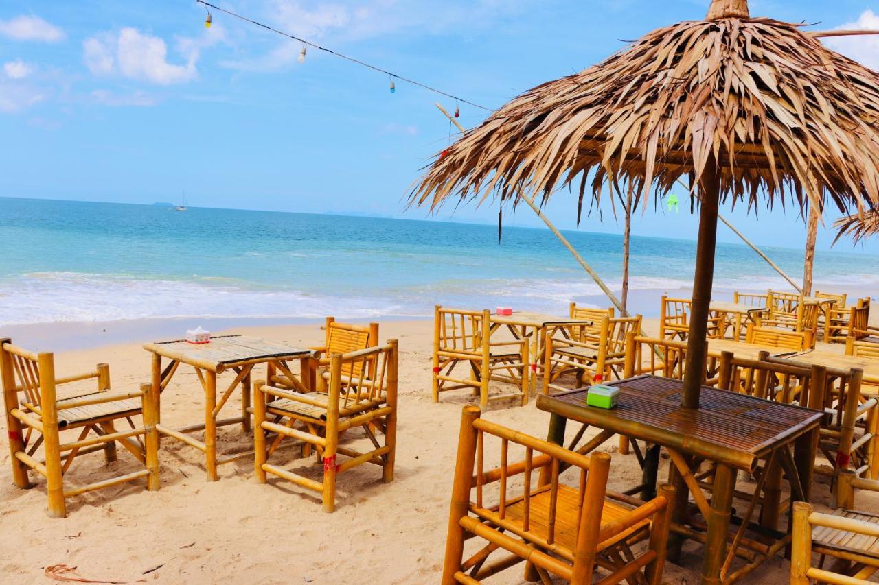 Lanta Palm Beach Resort , Beach Bungalow - Koh Lanta Exterior photo