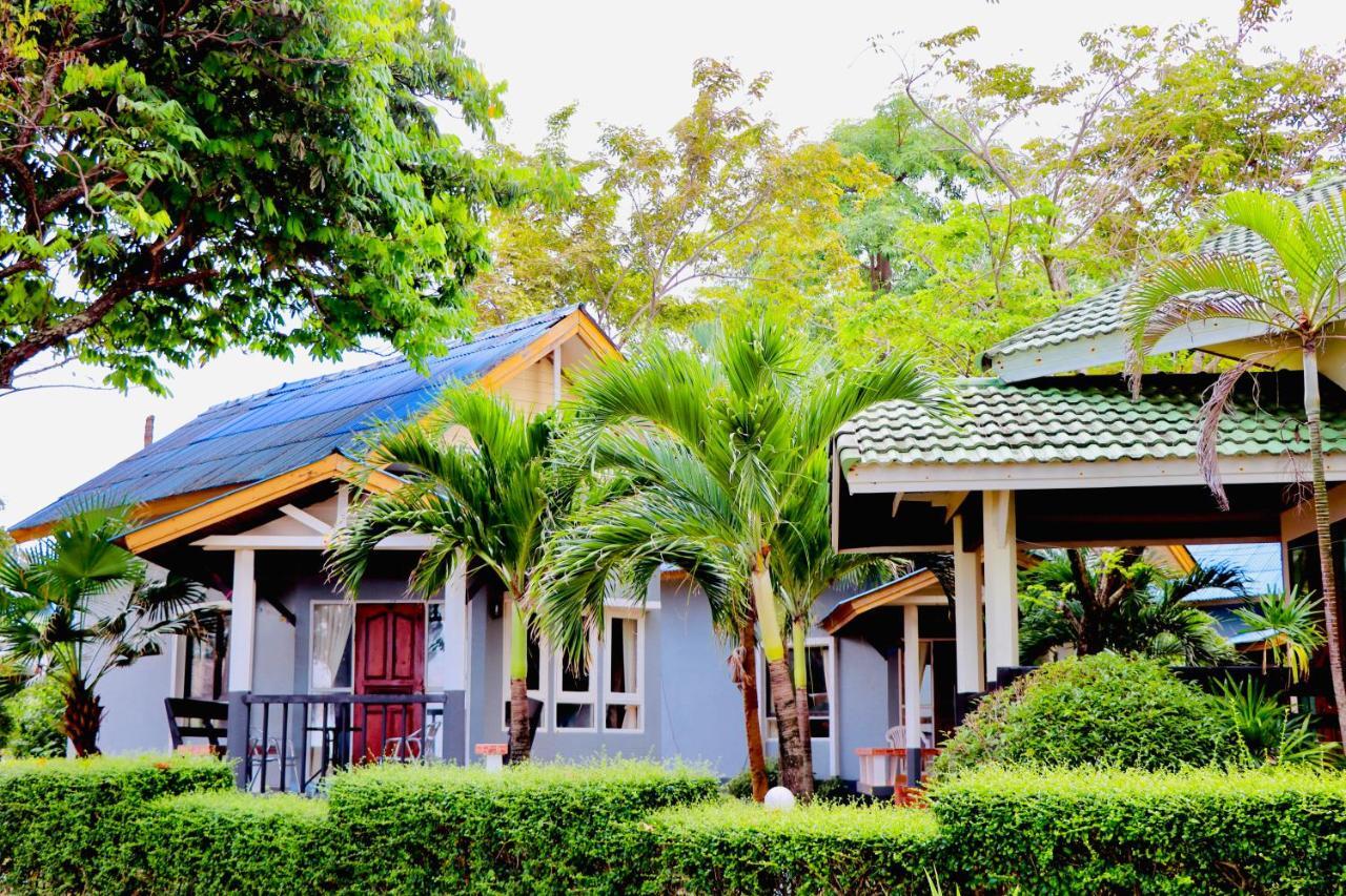Lanta Palm Beach Resort , Beach Bungalow - Koh Lanta Exterior photo