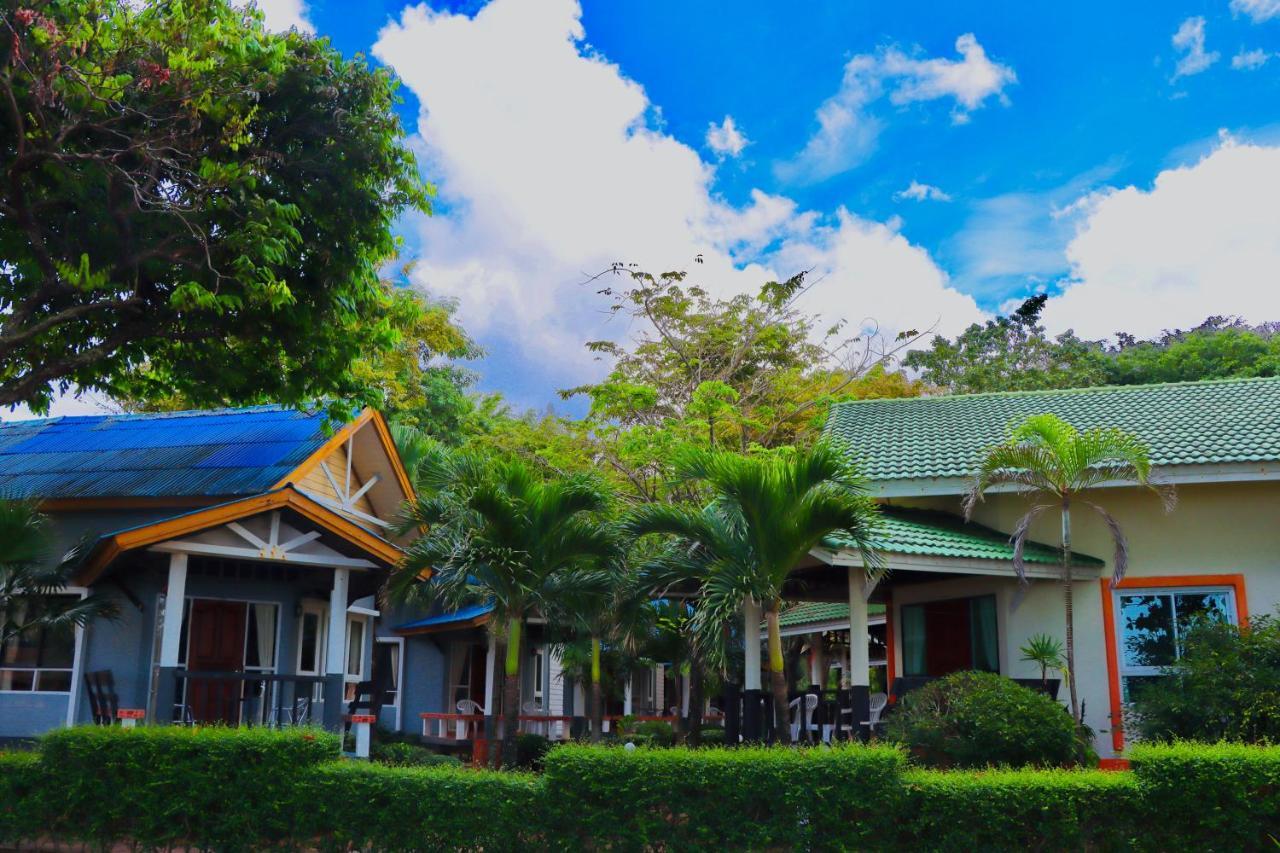 Lanta Palm Beach Resort , Beach Bungalow - Koh Lanta Exterior photo