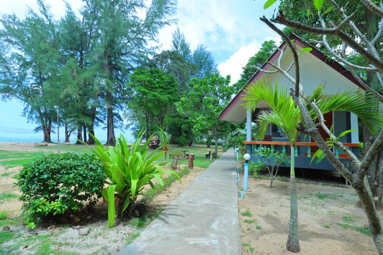 Lanta Palm Beach Resort , Beach Bungalow - Koh Lanta Exterior photo