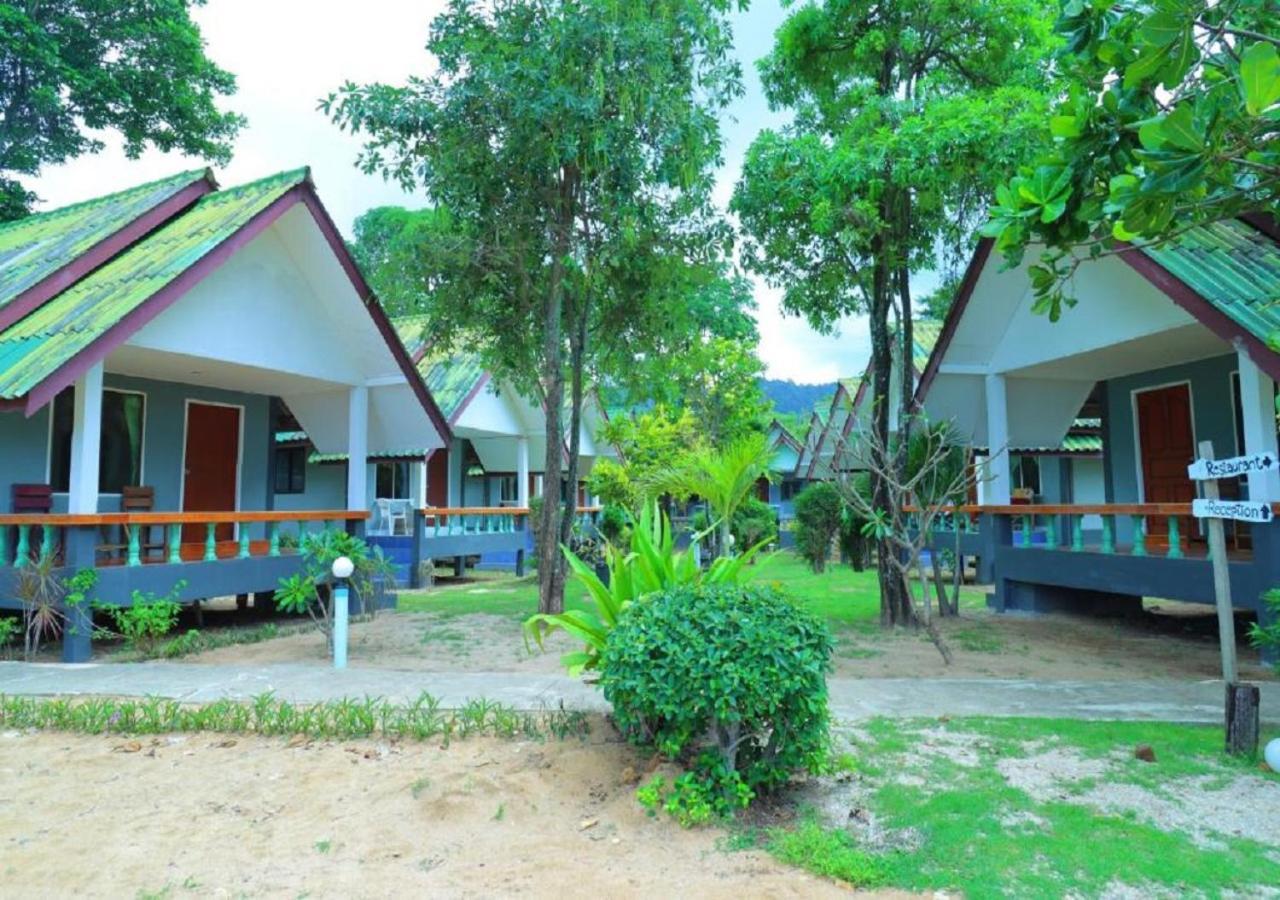 Lanta Palm Beach Resort , Beach Bungalow - Koh Lanta Exterior photo